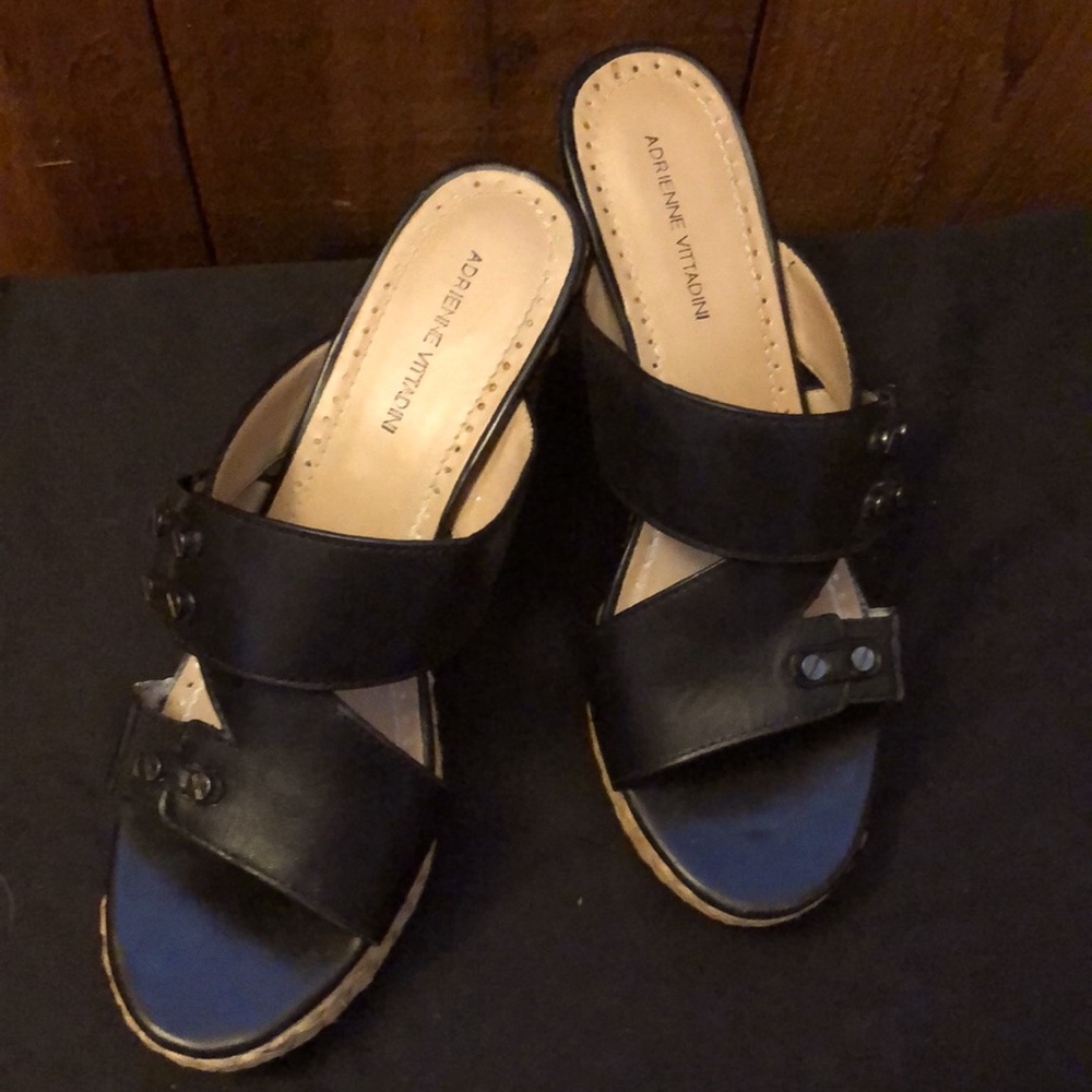 NIB Adrienne Vittadini Carlene 8.5M leather wedge
